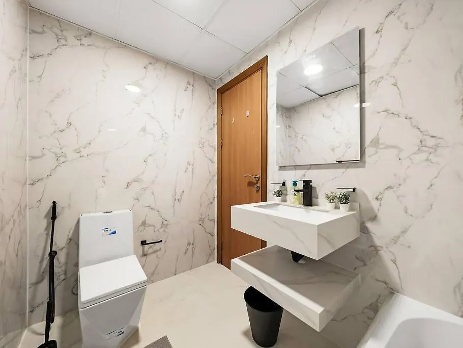 Apartment Spacious Home In The Heart Of Marina W Seaview Dubai